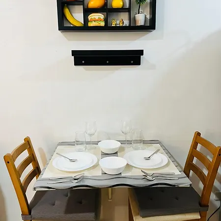 Vinia Infinity Studio 2 Near Malls With Wifi Netflix And Karaoke Manila Exterior photo